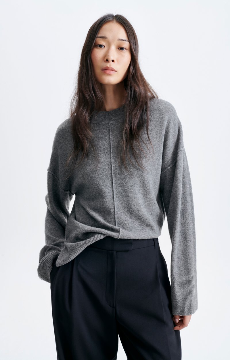 Hatis Sweater, Round-neck sweater, centre-front seam