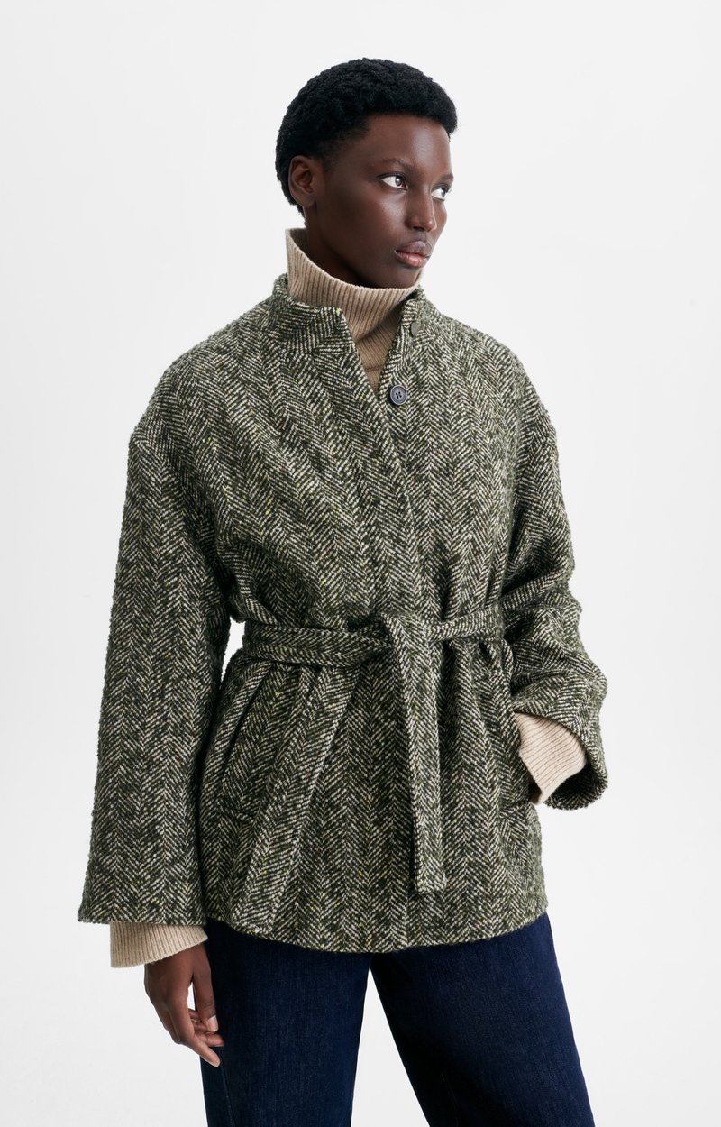 Veste Hara Veste courte en tweed chevron, col montant, ceintur&eacute;e VANESSA BRUNO